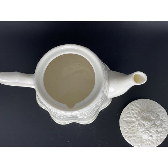 Discontinued Lenox Butler’s Pantry Garden Party Figural TEAPOT w/Lid 6.5”x 7.5” - Picture 9 of 12